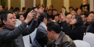 參加此次會議的川內各地一線醫(yī)生們認真記錄、學習